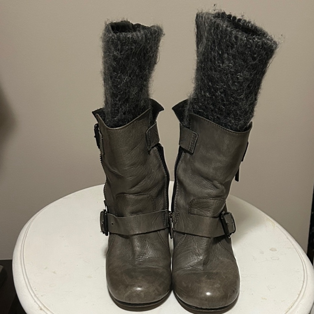Chic Gray Ankle Boots with Cozy Knit Cuff